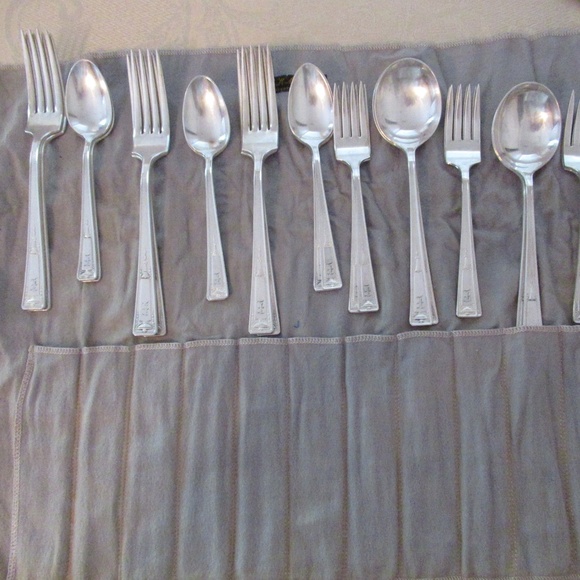 1835 R WALLACE Sterling plated flatware set - Picture 2 of 12